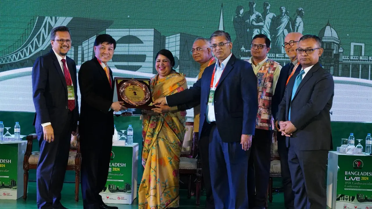 আইপিডিআই কার্ডিয়াক ভাস্কুলার কনফারেন্সে স্পিকার ড. শিরীন শারমিন চৌধুরী। ছবি : কালবেলা