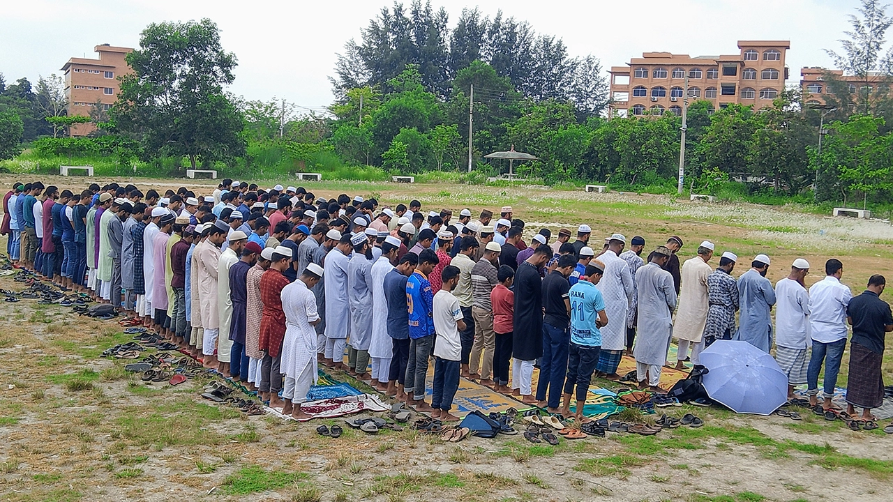 ববিতে ইসতিসকার নামাজ আদায়। ছবি : কালবেলা