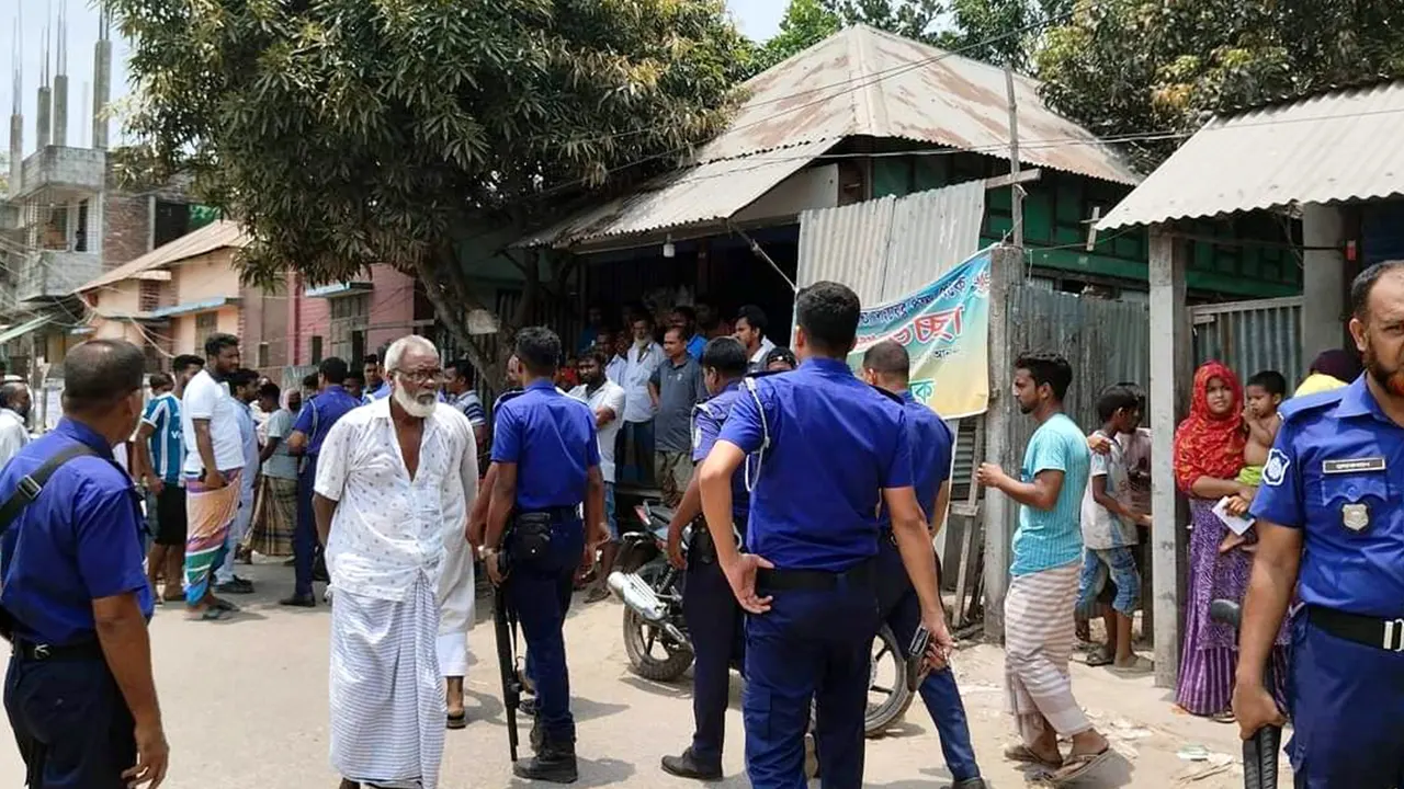 মুন্সিগঞ্জের গজারিয়ায় উপজেলা নির্বাচনে দুই প্রার্থীকে শোকজ করেছে। ছবি : কালবেলা