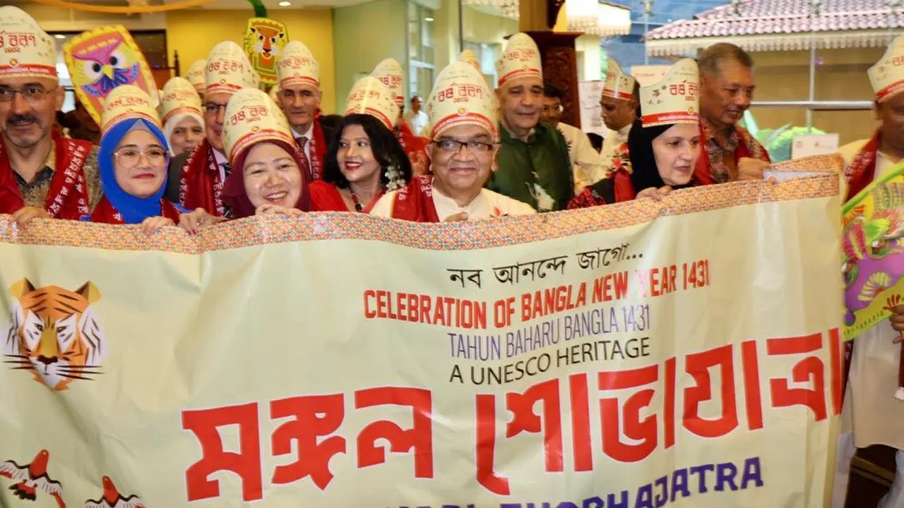 কুয়ালালামপুরের ক্রাফট কমপ্লেক্সে মঙ্গল শোভাযাত্রা, আলোচনা ও বর্ণাঢ্য সাংস্কৃতিক অনুষ্ঠানের আয়োজন করা হয়। ছবি : সংগৃহীত