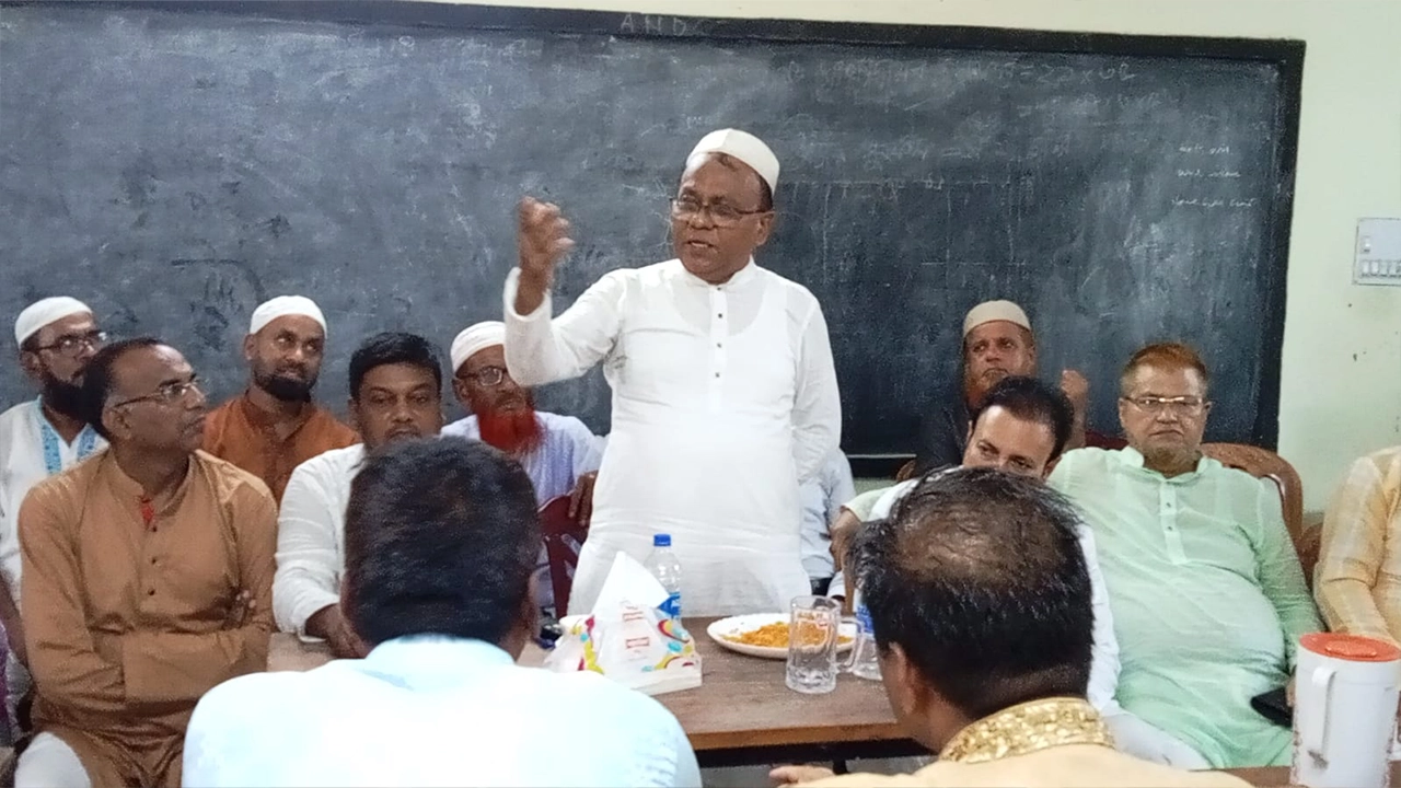 কুমিল্লায় এক মতবিনিময় সভায় বিএনপির সাংগঠনিক সম্পাদক অধ্যক্ষ সেলিম ভূঁইয়া। ছবি : কালবেলা