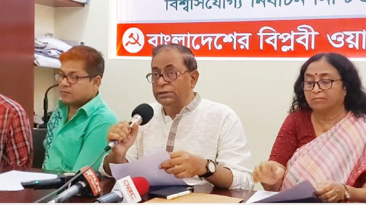 বিপ্লবী ওয়ার্কার্স পার্টি আয়োজিত এক সংবাদ সম্মেলনে কথা বলেন দলটির সাধারণ সম্পাদক সাইফুল হক। ছবি : কালবেলা