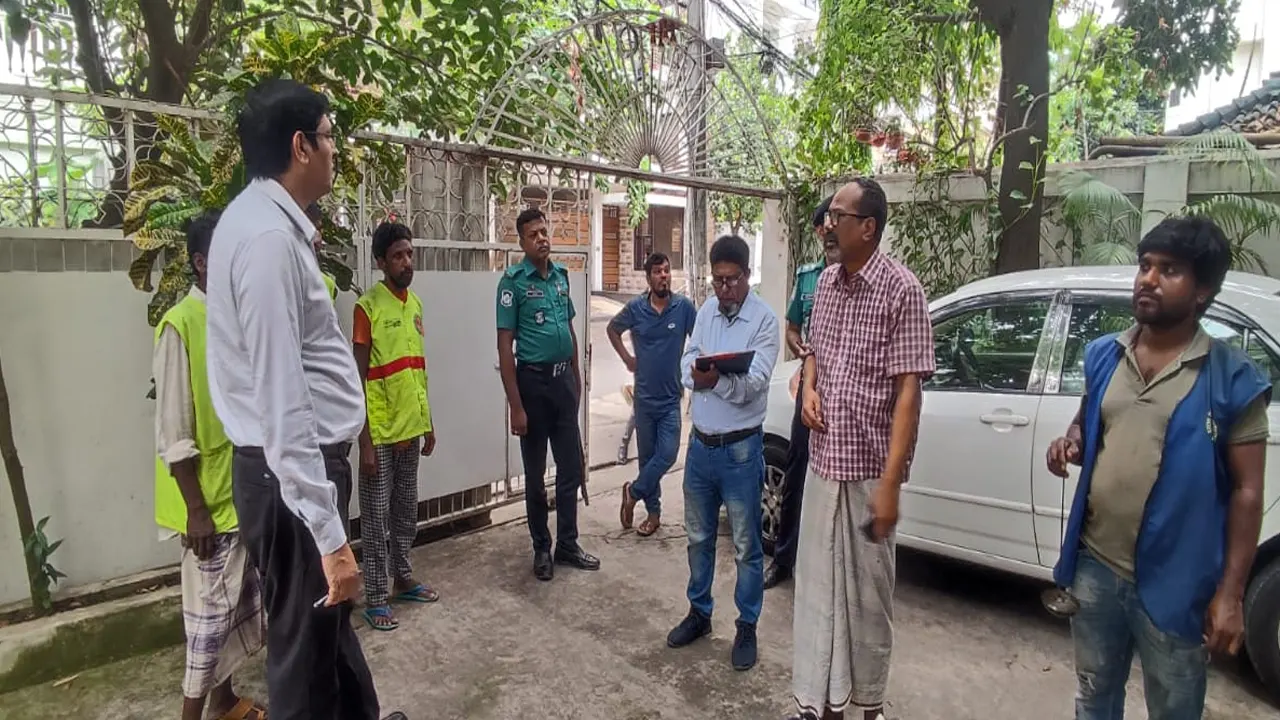 রোববার ডিএনসিসি বিভিন্ন এলাকায় মশক নিধন অভিযান চালায়। ছবি : কালবেলা