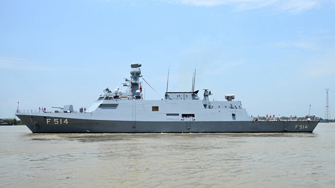 তুরস্ক নৌবাহিনীর জাহাজ ‘টিসিজি কিনালিয়াদা’ (TCG KINALIADA)।  ছবি : সংগৃহীত