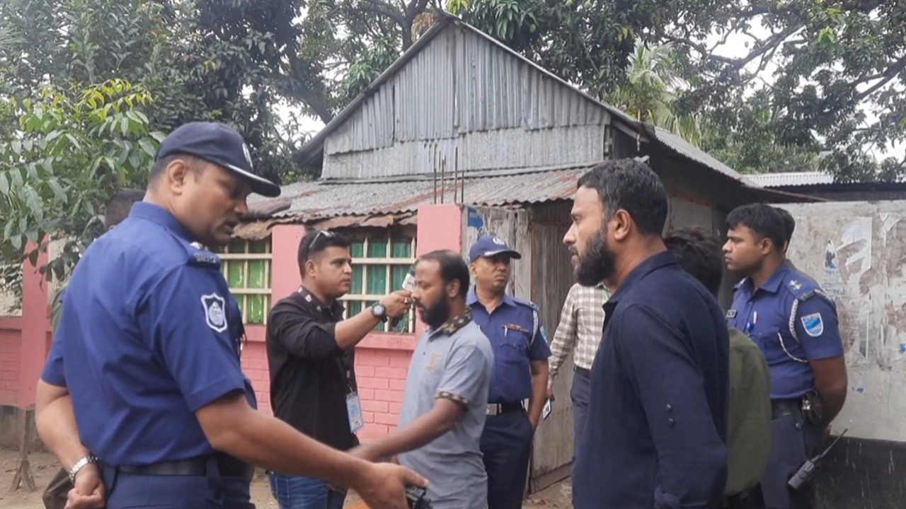 মুন্সীগঞ্জে গজারিয়ায় ভোটকেন্দ্রে পুলিশ ও সাংবাদিকের ওপর হামলার ঘটনায় নিরাপত্তা জোরদার। ছবি : কালবেলা