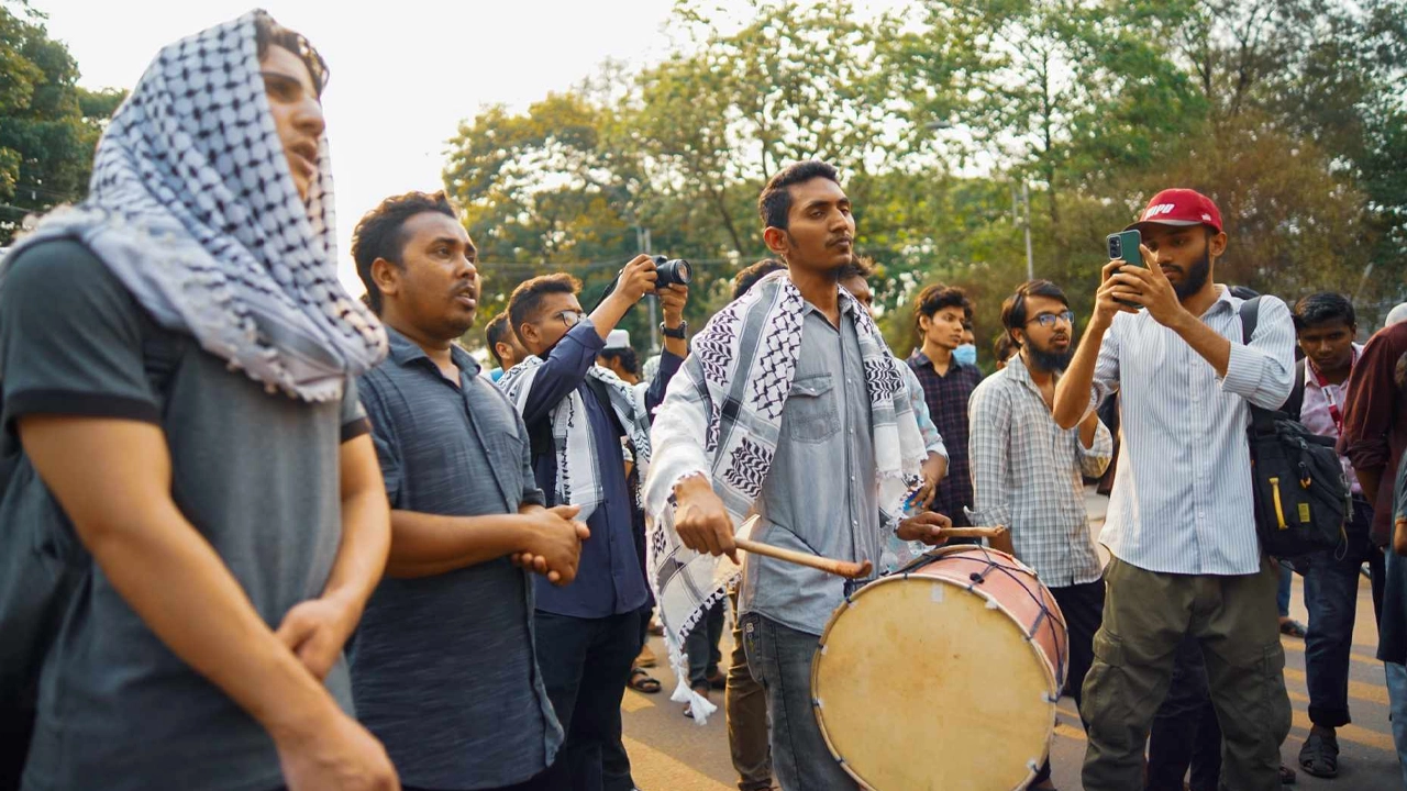 ঢাকা বিশ্ববিদ্যালয়ে সংহতি সমাবেশ। ছবি : কালবেলা