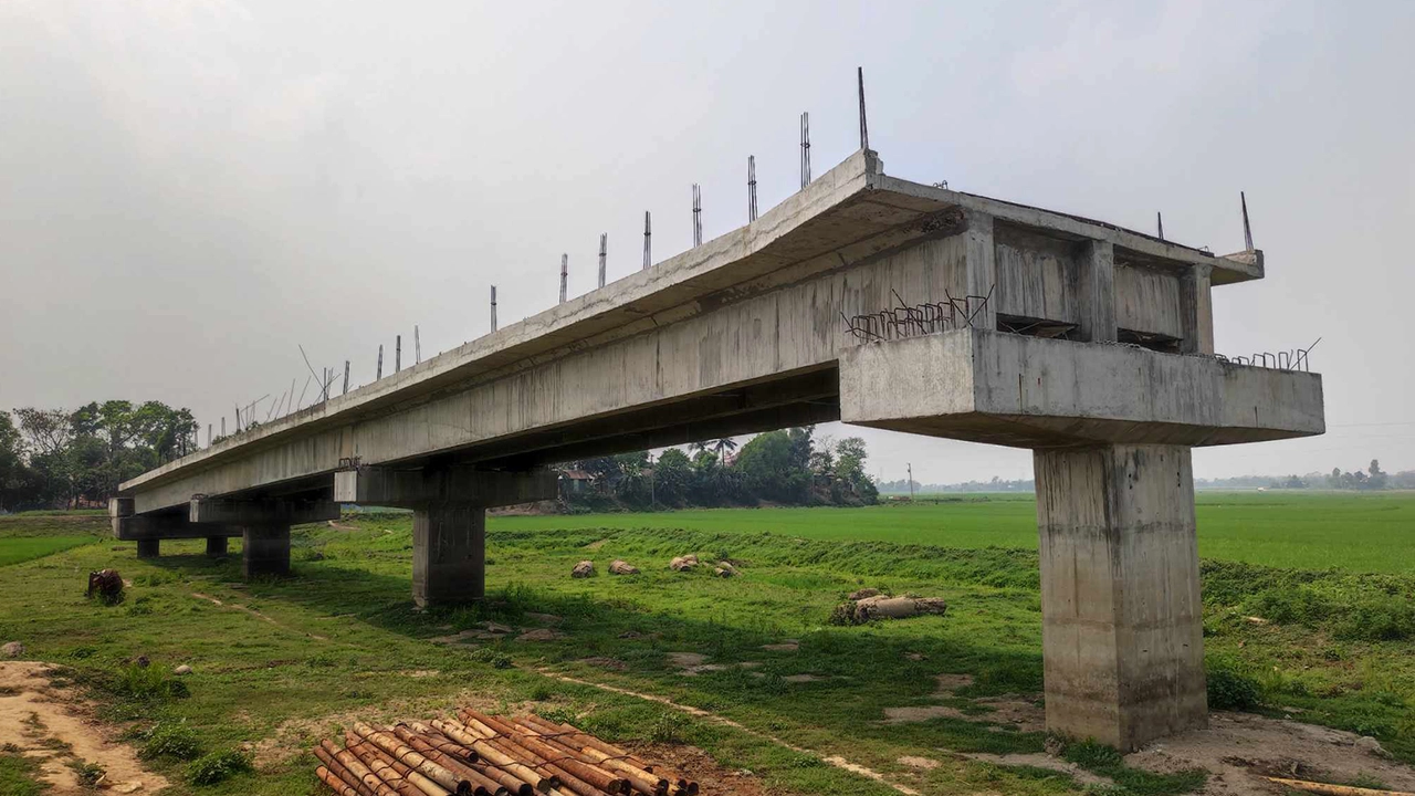 ১৯ কোটি টাকা ব্যয়ে নির্মাণাধীন সেতু। ছবি : কালবেলা