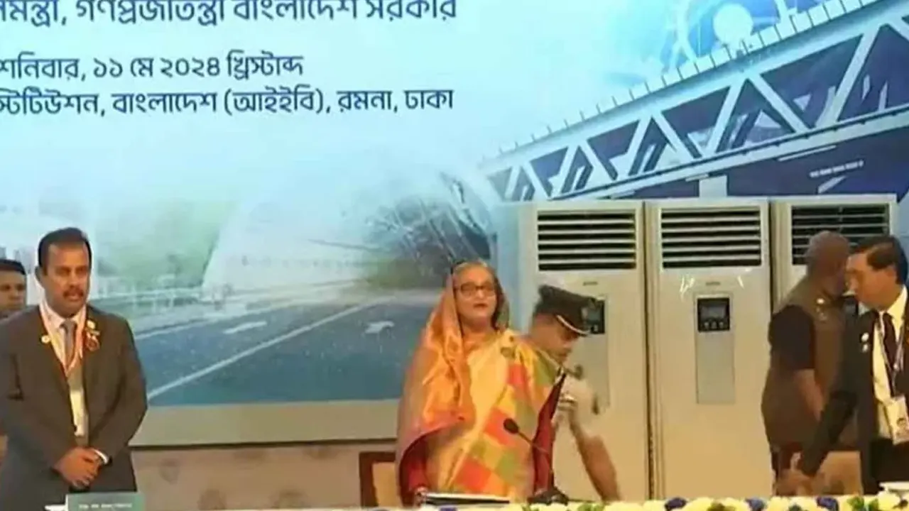 ইঞ্জিনিয়ার্স ইনস্টিটিউশন বাংলাদেশ প্রাঙ্গণে প্রধানমন্ত্রী শেখ হাসিনা। ছবি : সংগৃহীত