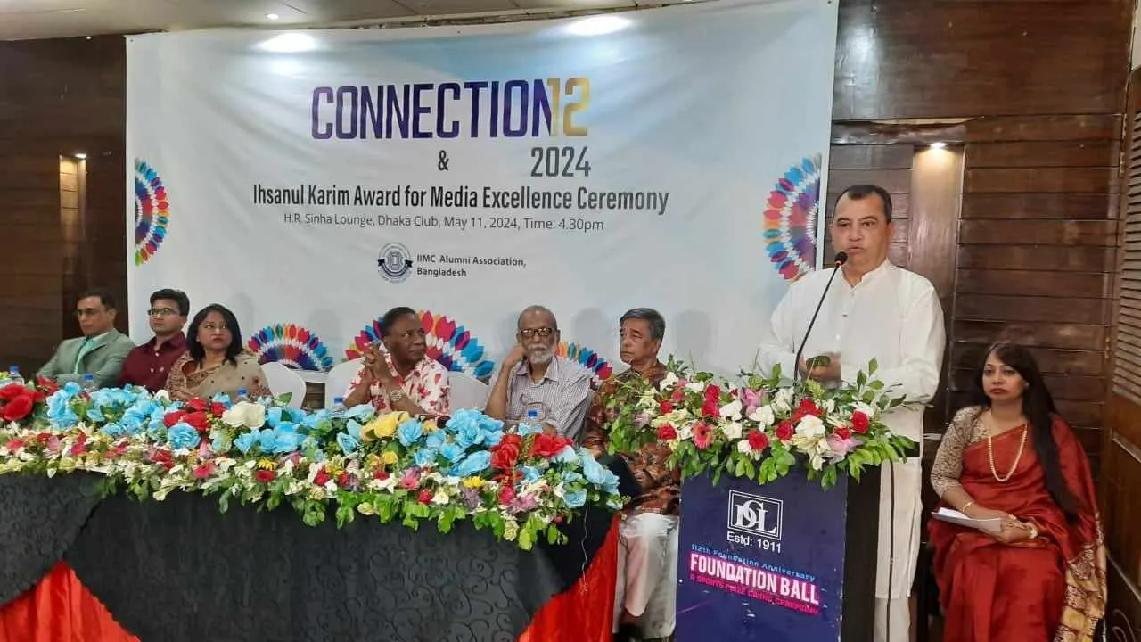 ইহসানুল করিম অ্যাওয়ার্ড ফর মিডিয়া এক্সিলেন্স প্রদান অনুষ্ঠানে পরিবেশ, বন ও জলবায়ু পরিবর্তনমন্ত্রী সাবের হোসেন চৌধুরী। ছবি : কালবেলা