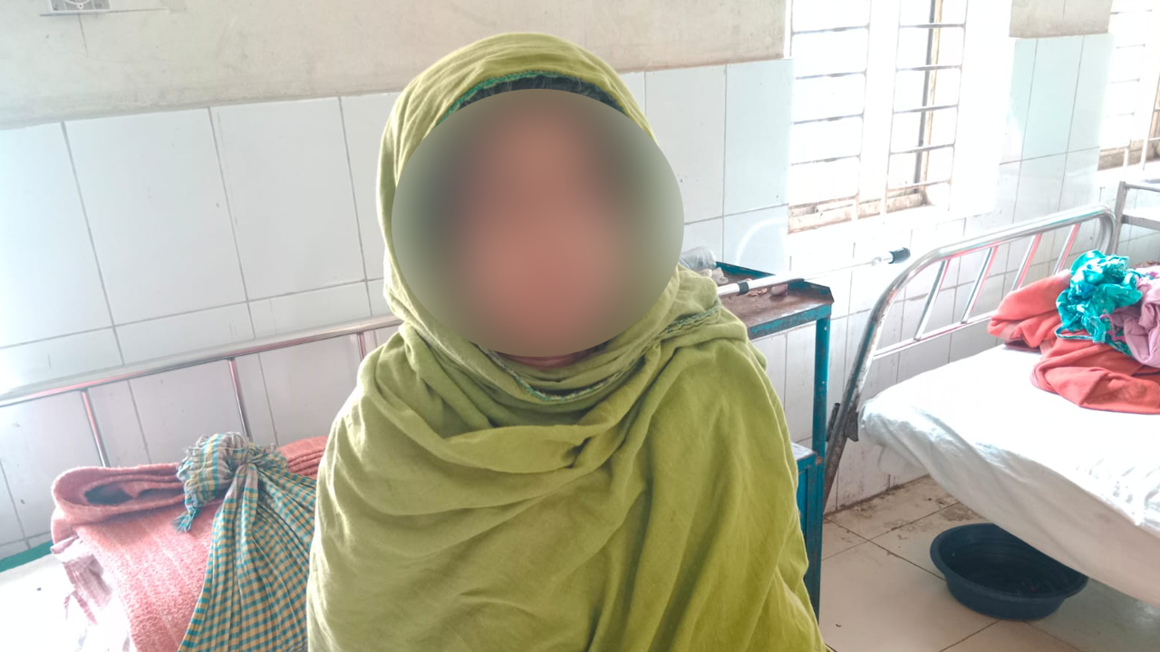 হাসপাতালে চিকিৎসাধীন শাহনাজ খাতুন। ছবি : কালবেলা