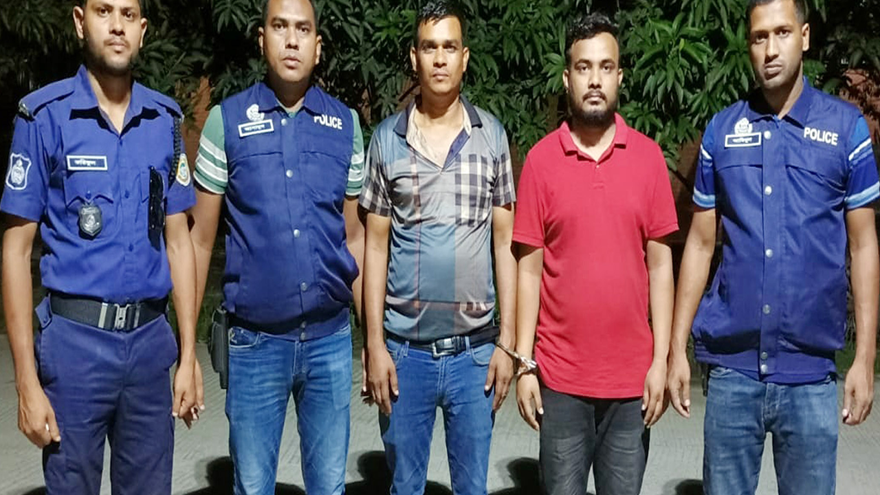 গ্রেপ্তারকৃত আসামিরা। ছবি : কালবেলা