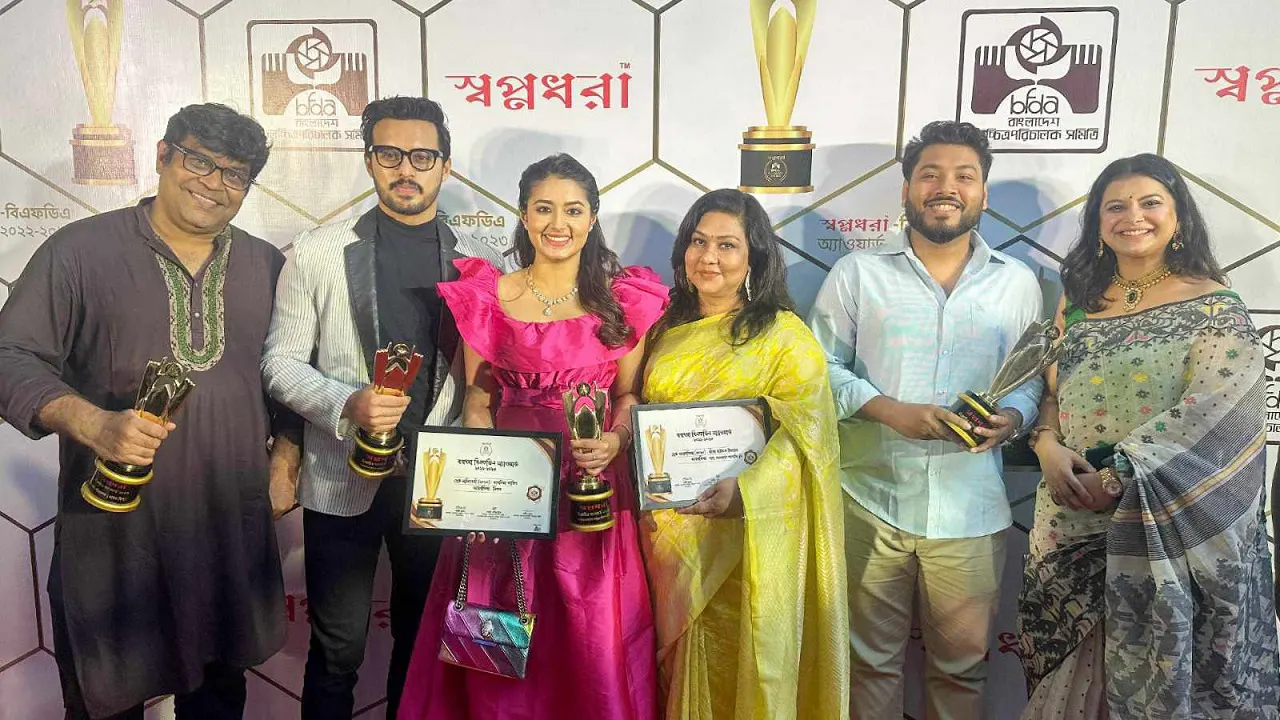 তিন ক্যাটাগরিতে পুরস্কার জিতেছে ওয়েব ফিল্ম ‘বাবা সামওয়ান ইজ ফলোয়িং মি’। সৌজন্য ছবি
