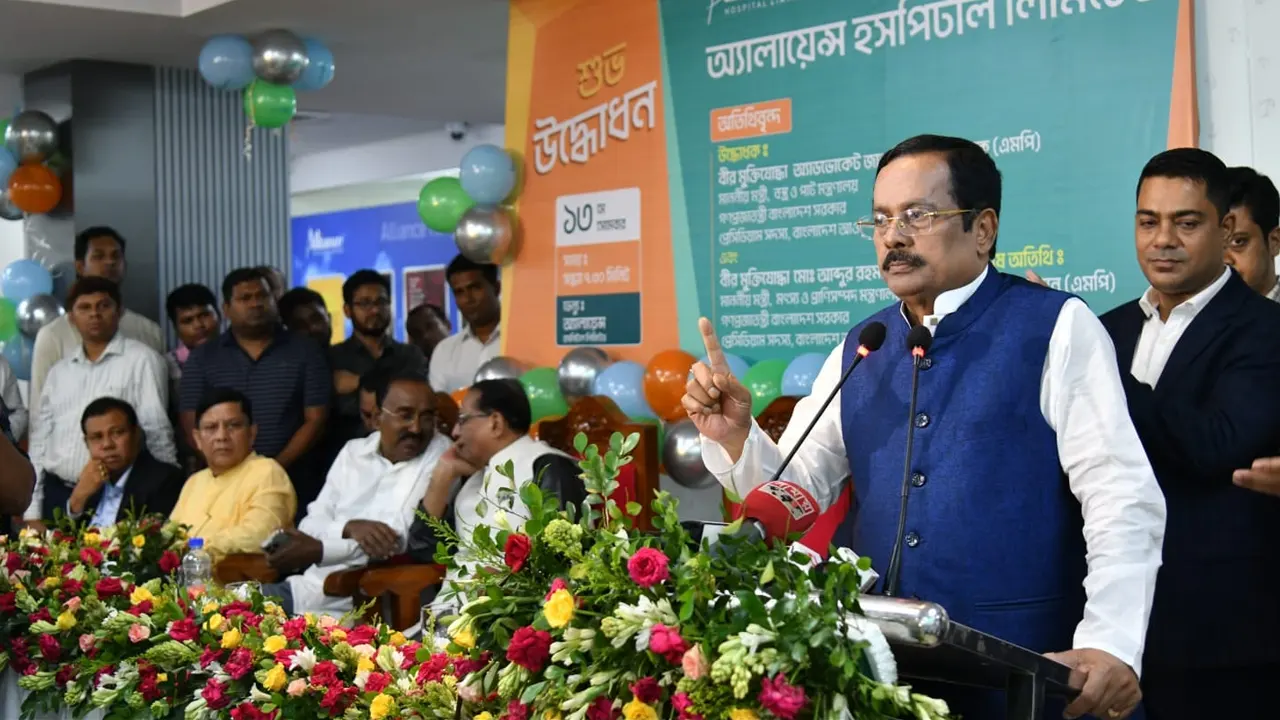 রাজধানীর অ্যালায়েন্স হাসপাতাল উদ্বোধনী অনুষ্ঠানে কথা বলেন জাহাঙ্গীর কবির নানক। ছবি : কালবেলা