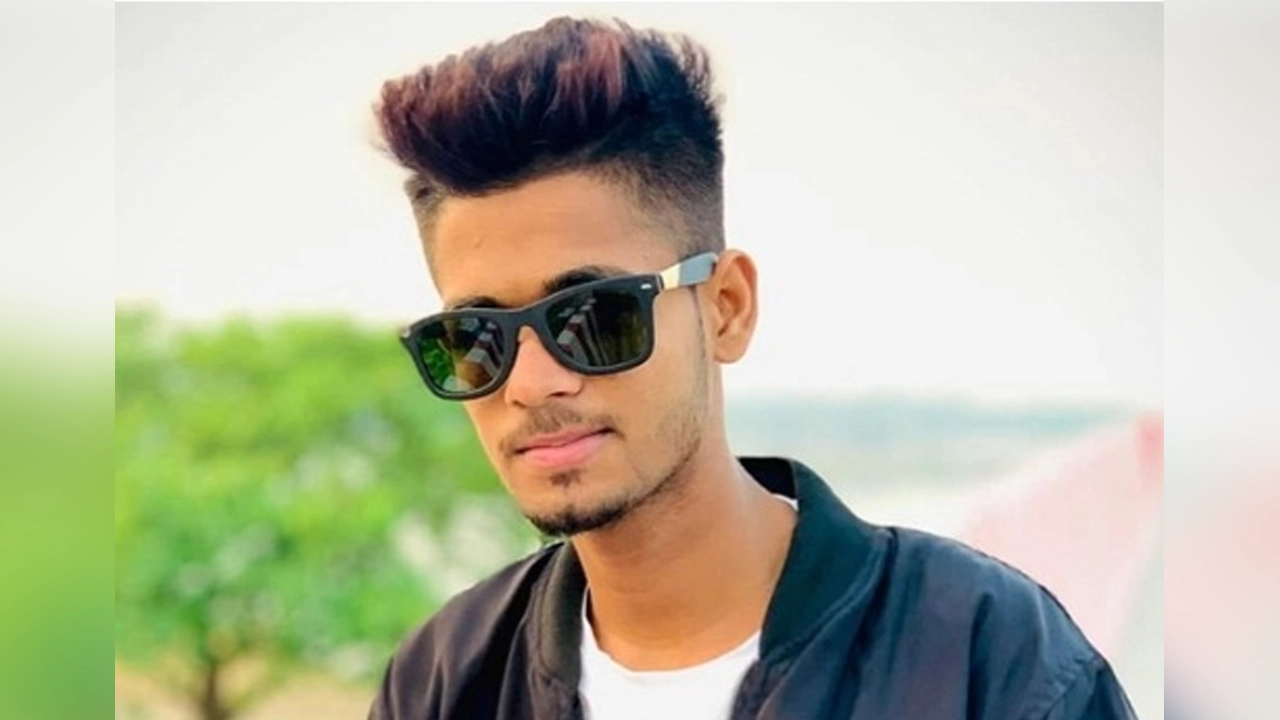 কালিয়া সরকারি পাইলট মাধ্যমিক বিদ্যালয়ের দশম শ্রেণির ছাত্র আরমান খান। ছবি : সংগৃহীত
