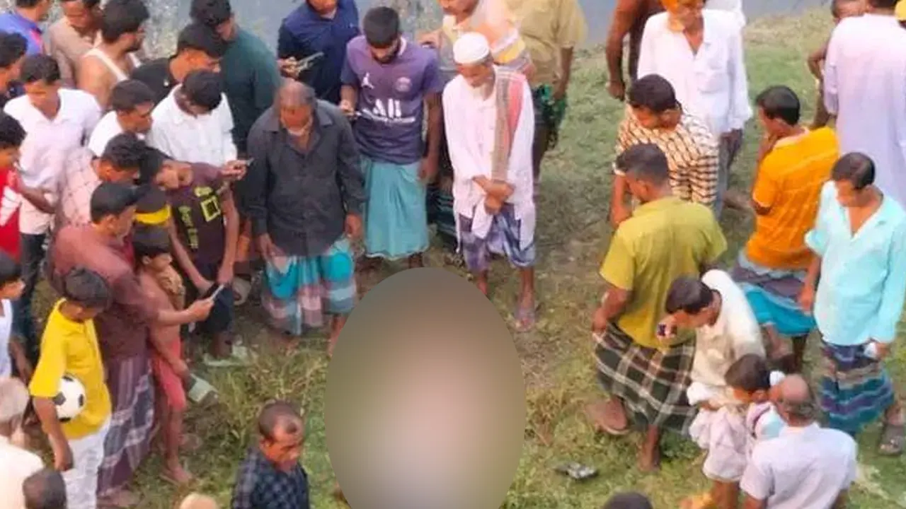 দুর্ঘটনাস্থলে স্থানীয়দের ভিড়। ছবি : কালবেলা