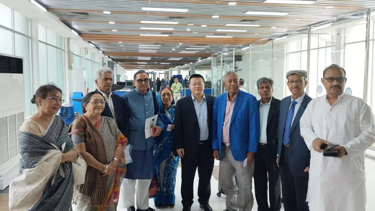 চীন সফরে গিয়েছেন তিন রাজনৈতিক দলের নয়জন বাম নেতা। ছবি : কালবেলা