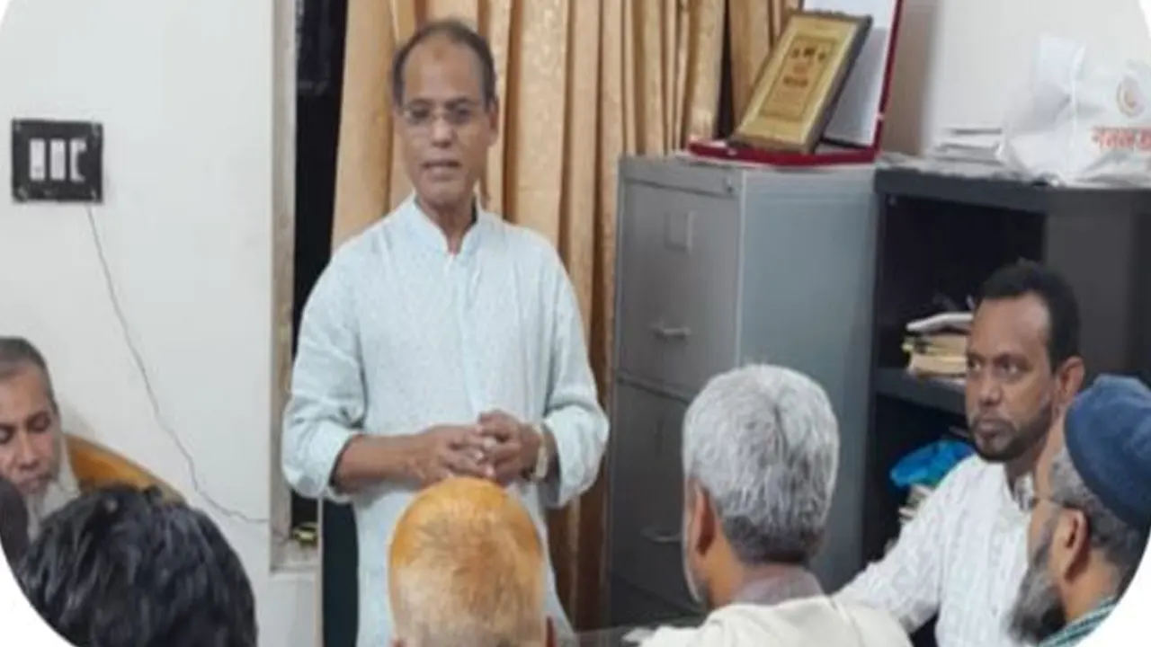 উপজেলা ভোট বর্জনের আলোচনা সভায় বক্তব্য দেন বিএনপির ঢাকা বিভাগের কেন্দ্রীয় সাংগঠনিক সম্পাদক অ্যাডভোকেট আব্দুস সালাম আজাদ। ছবি : কালবেলা