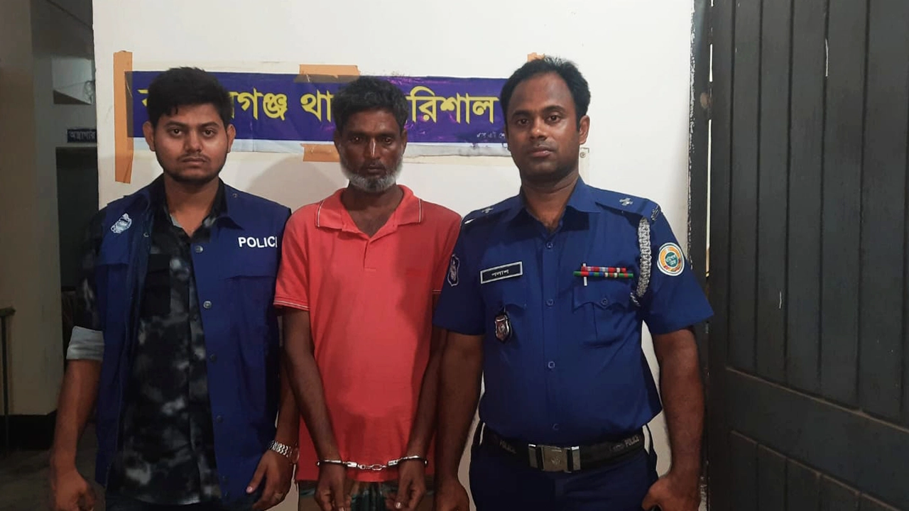 গ্রেপ্তার আনোয়ার হোসেন খান। ছবি : কালবেলা