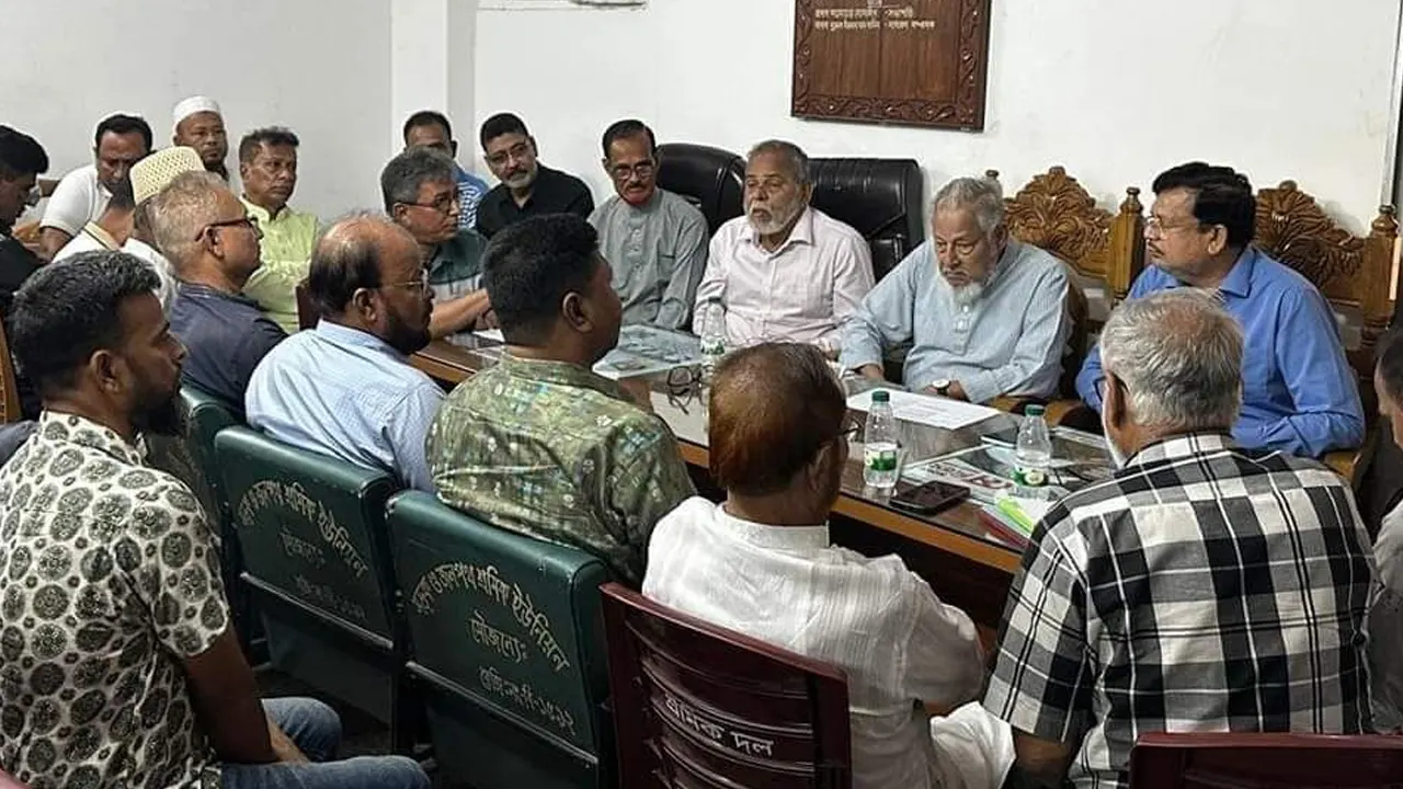 ঢাকার নয়াপল্টনে ১লা মে ‘আন্তর্জাতিক শ্রমিক দিবস তথা মে দিবস পালন পরবর্তী এই মূল্যায়ণ সভার আয়োজন করে জাতীয়তাবাদী শ্রমিক দল। ছবি : কালবেলা