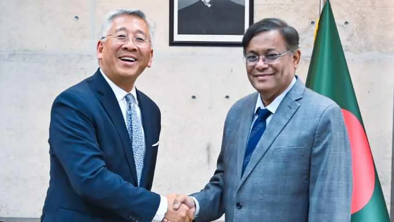 পররাষ্ট্রমন্ত্রী ড. হাছান মাহমুদের সঙ্গে বৈঠকে ডোনাল্ড লু। ছবি : কালবেলা