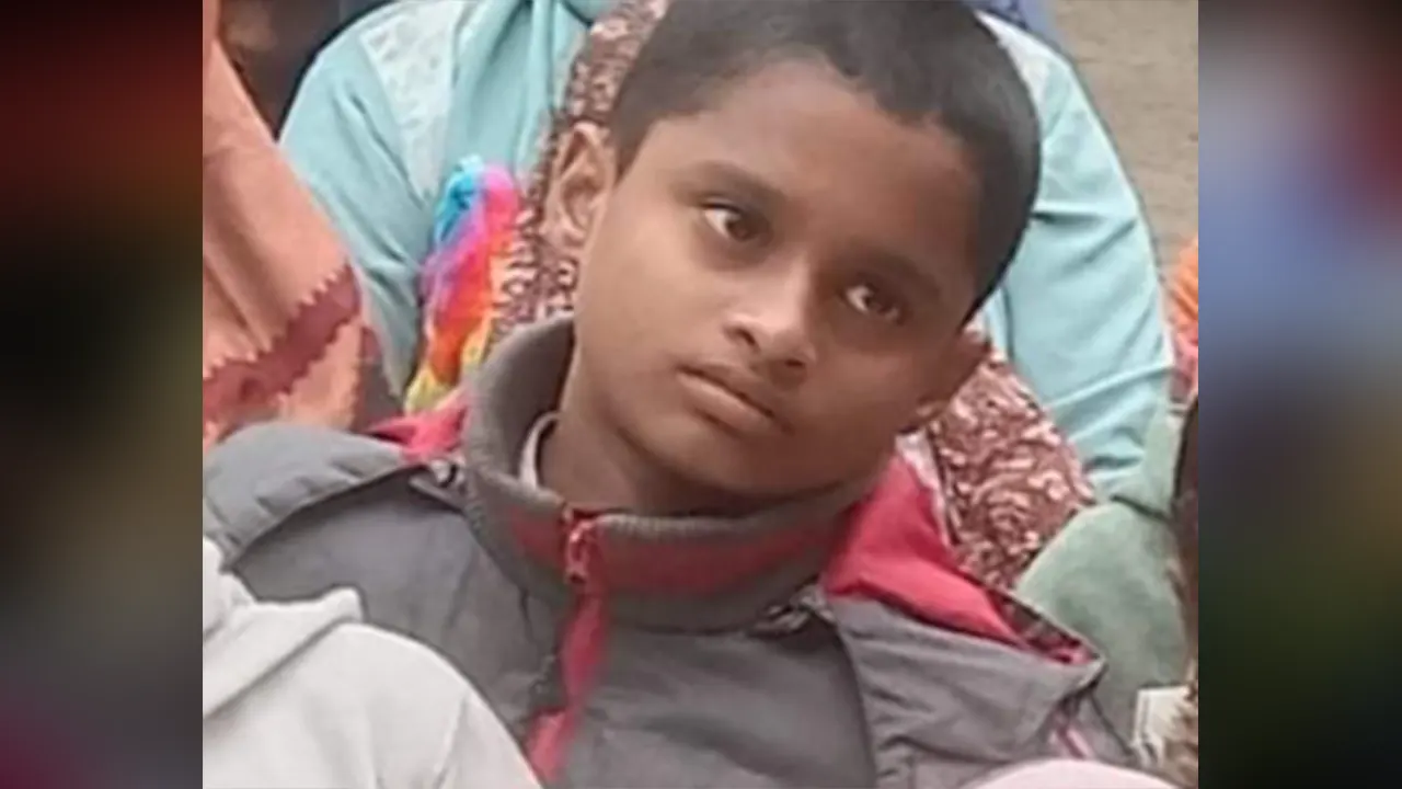 স্কুলছাত্র শেখ আলী রাজ। ছবি : কালবেলা