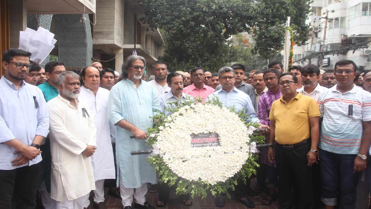 যুবলীগের প্রেসিডিয়াম সদস্য আবু আহমেদ নাসিম পাভেলকে রাজধানীর বনানী কবরস্থানে দাফন করা হয়। ছবি : সংগৃহীত