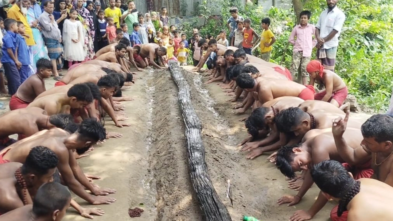 নারায়ণগঞ্জের সোনারগাঁয়ে পাগলা গাছের মেলা শুরু। ছবি : কালবেলা