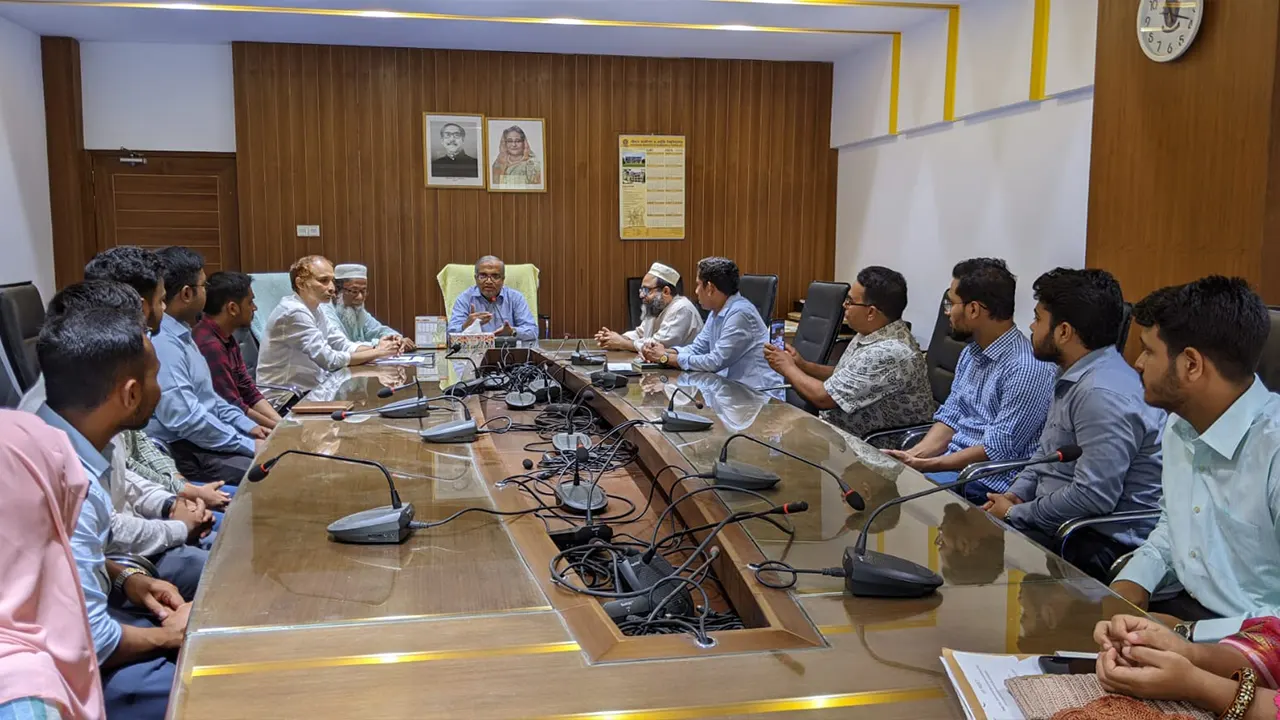 বৃত্তিপ্রাপ্ত শিক্ষার্থীদের সঙ্গে মতবিনিময় সভা অনুষ্ঠিত হয়। ছবি : কালবেলা