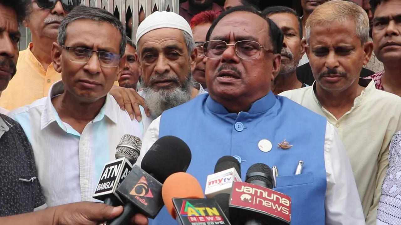 খাদ্যমন্ত্রী বীর মুক্তিযোদ্ধা সাধন চন্দ্র মজুমদার। ছবি : কালবেলা
