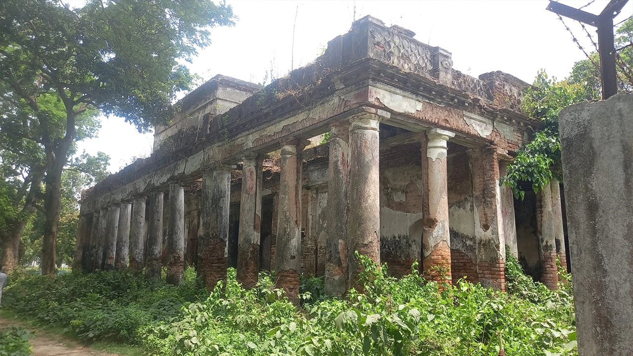 ঝিনাইদহের মহেশপুরের নীলকুঠি। ছবি : কালবেলা