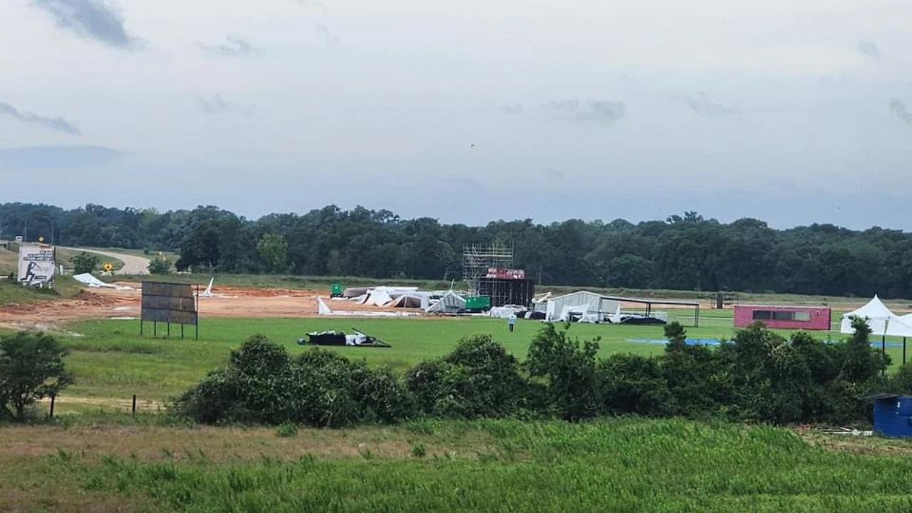 ঝড়ে বিধ্বস্ত এই মাঠেই হওয়ার কথা বাংলাদেশ-যুক্তরাষ্ট্র সিরিজের খেলা। ছবি : সংগৃহীত