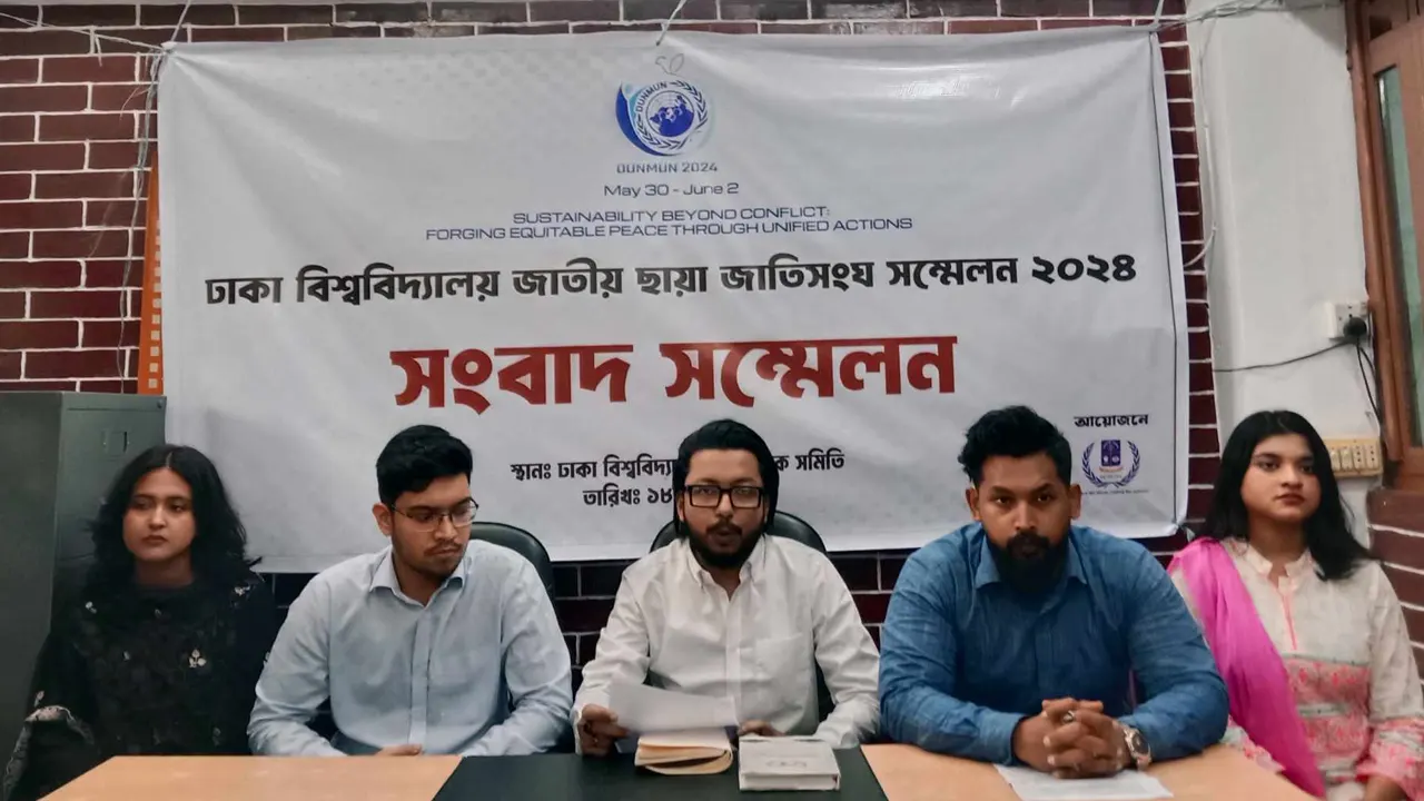 ঢাকা বিশ্ববিদ্যালয় সাংবাদিক সমিতির কার্যালয়ে আয়োজিত সংবাদ সম্মেলন। ছবি : কালবেলা