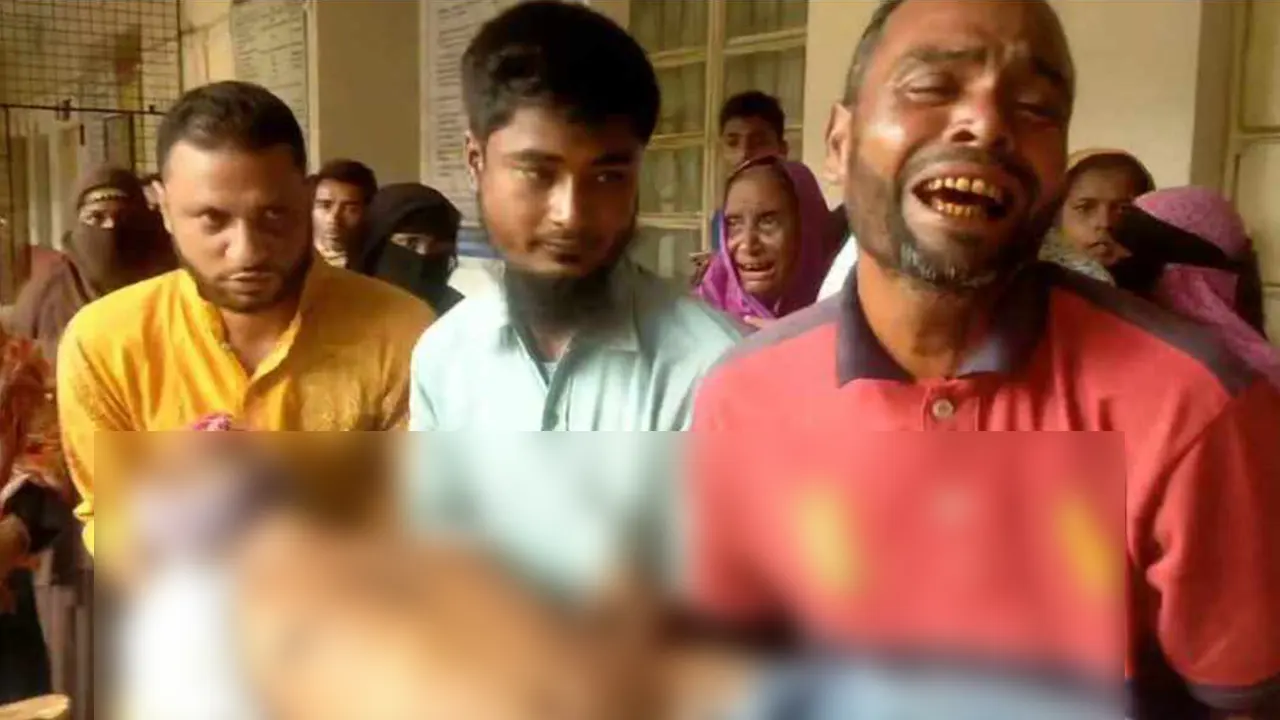 বিদ্যুৎস্পর্শে আহত ব্যক্তিকে চিকিৎসা দেওয়ার জন্য নেওয়া হচ্ছে। ছবি : কালবেলা