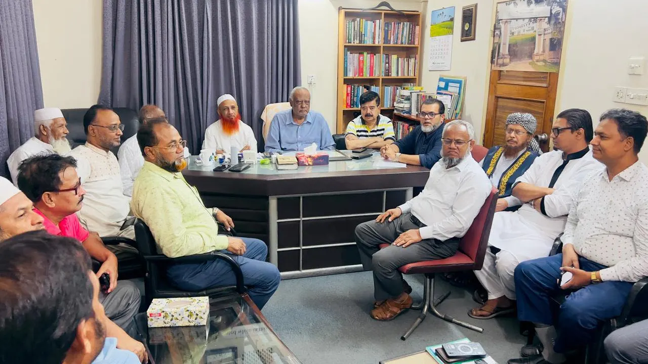 ১২ দলীয় জোটের সভায় উপস্থিত নেতারা। ছবি : কালবেলা