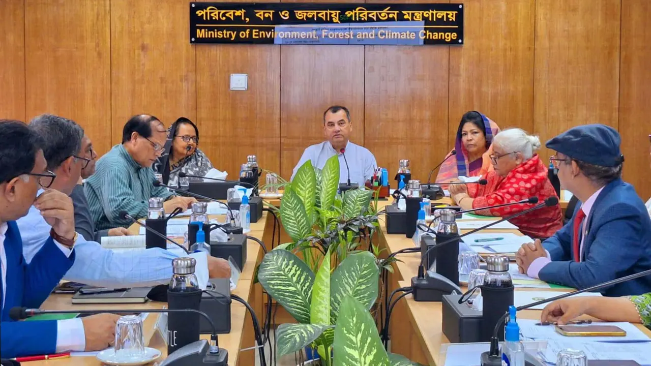 মন্ত্রণালয়ের সভাকক্ষে অনুষ্ঠিত ‘বৃক্ষরোপণে প্রধানমন্ত্রীর জাতীয় পুরস্কার-২০২২-২৩’ পদকসংক্রান্ত জাতীয় কমিটির সভা অনুষ্ঠিত হয়। ছবি : কালবেলা