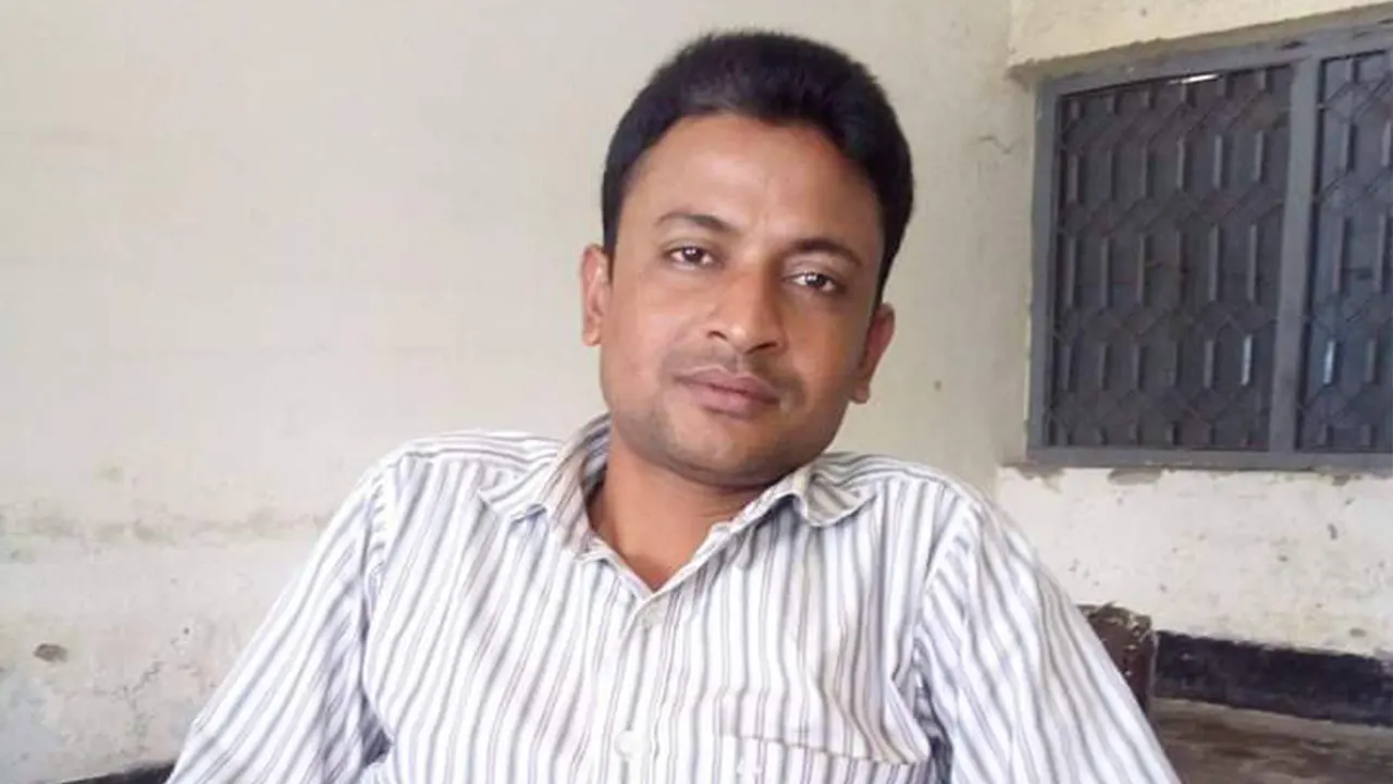 উপজেলা জনস্বাস্থ্য প্রকৌশল অফিসের মেকানিক আতিকুর রহমান নয়ন। ছবি : কালবেলা