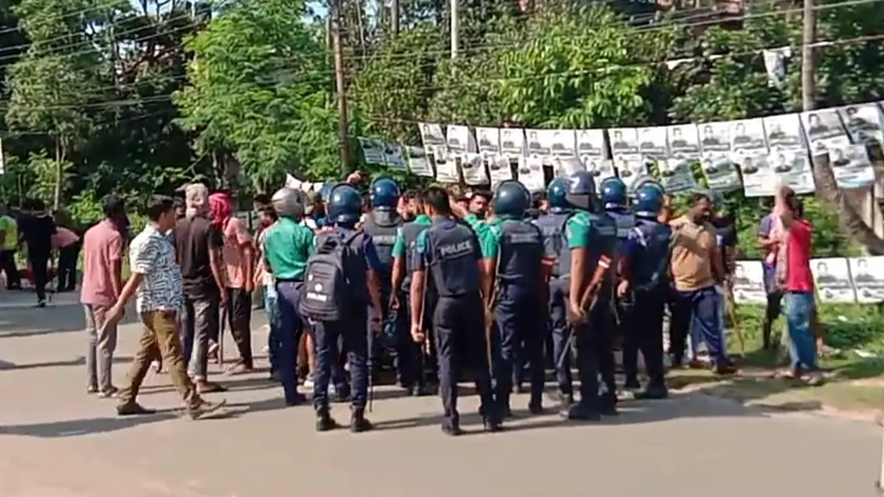 ভোটকেন্দ্র দখলের ঘটনায় পুলিশ ঘটনাস্থলে। ছবি : কালবেলা