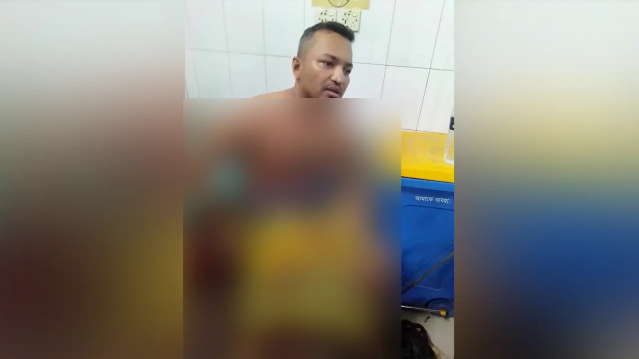 হাসপাতালে আহত কাজী রওনকুল ইসলাম শ্রাবণ। ছবি : কালবেলা