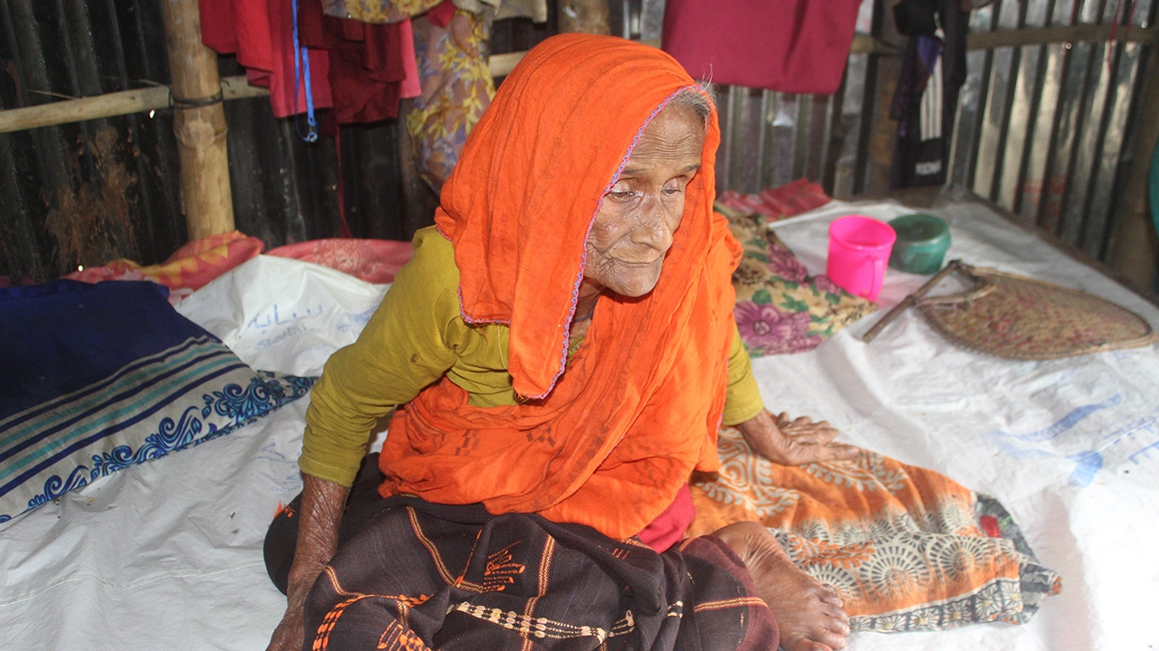 শতবর্ষী হাসেনা বানু। ছবি : কালবেলা