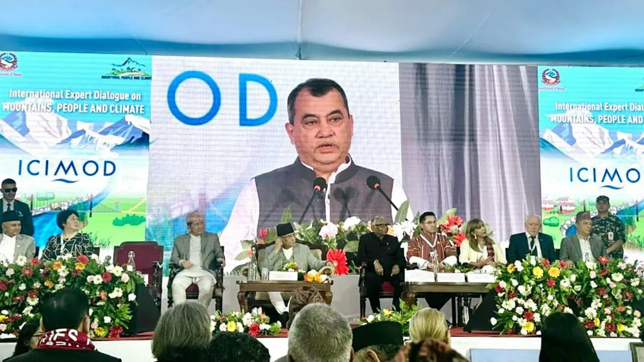 নেপালের কাঠমান্ডুর চন্দ্রগিরি হিল রিসোর্টে পরিবেশ, বন ও জলবায়ু পরিবর্তন মন্ত্রী সাবের হোসেন চৌধুরী। ছবি : সংগৃহীত