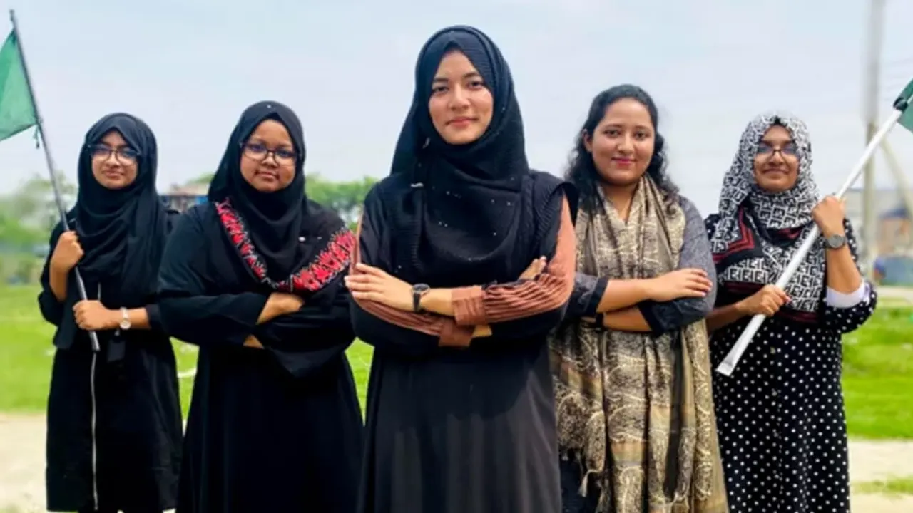 স্বর্ণপদকজয়ী দলের সদস্যরা। ছবি : সংগৃহীত