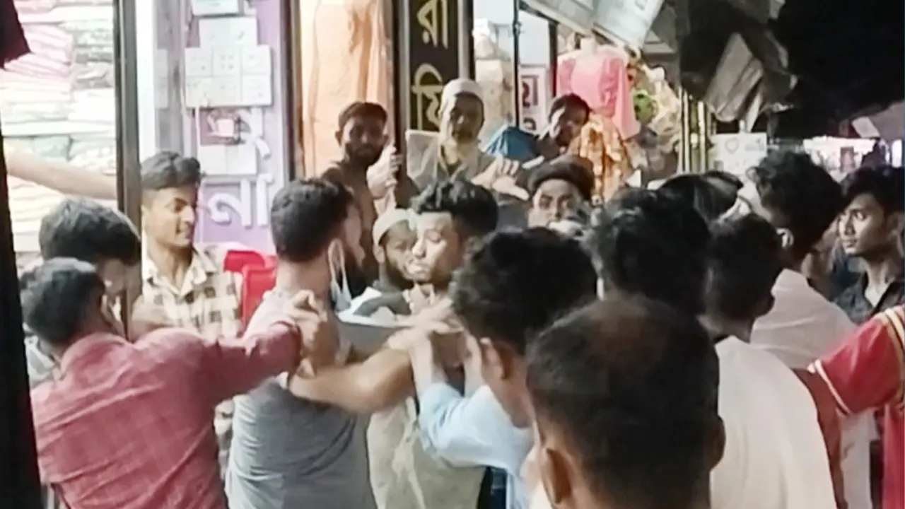 পুলিশ সদস্যের ওপর হামলা। ছবি : কালবেলা