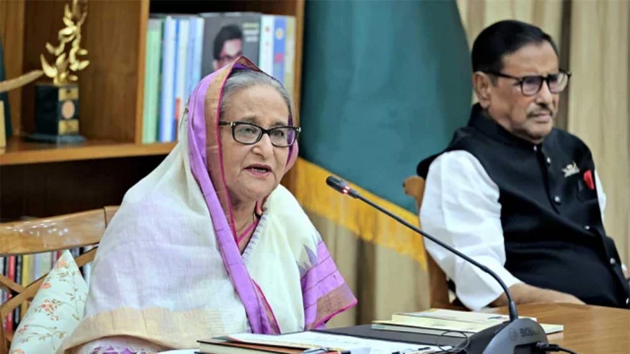 গণভবনে আওয়ামী লীগ নেতৃত্বাধীন ১৪ দলীয় জোটের বৈঠকে কথা বলেন প্রধানমন্ত্রী শেখ হাসিনা। ছবি : সংগৃহীত