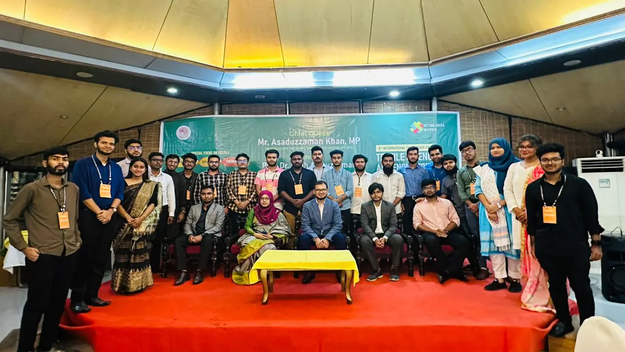 বুটেক্সে দ্বিতীয় আন্তর্জাতিক কনফারেন্সের অর্গানাইজার ও ভলেন্টিয়াররা। ছবি : কালবেলা