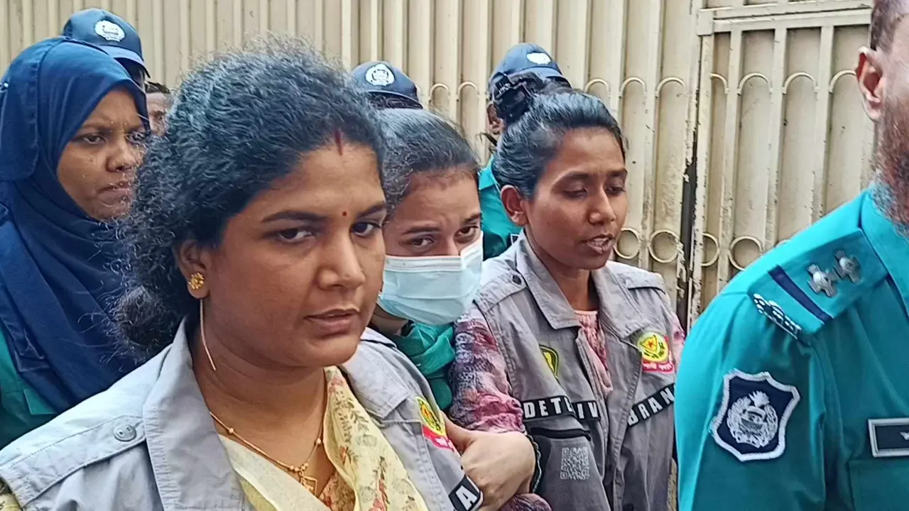 আদালত আঙ্গিনায় শিলাস্তি রহমান। ছবি : কালবেলা