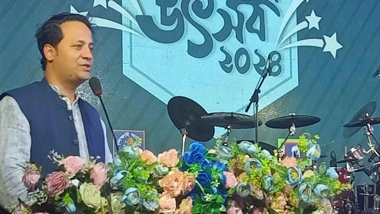 ঢাবিতে যোগাযোগ উৎসবে শিক্ষামন্ত্রী মহিবুল হাসান চৌধুরী। ছবি : কালবেলা