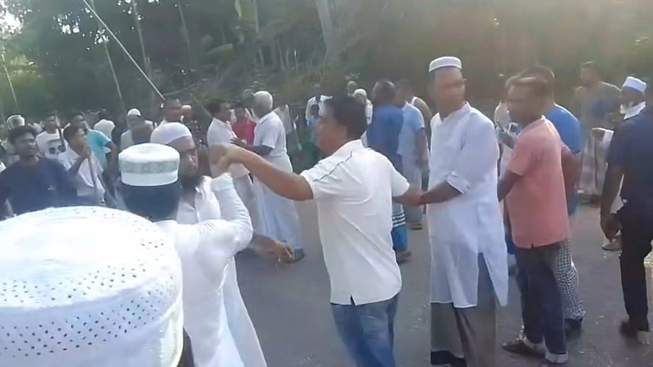 কহাইগড় কেন্দ্রীয় জামে মসজিদে সংঘর্ষের ঘটনা ঘটে। ছবি : কালবেলা