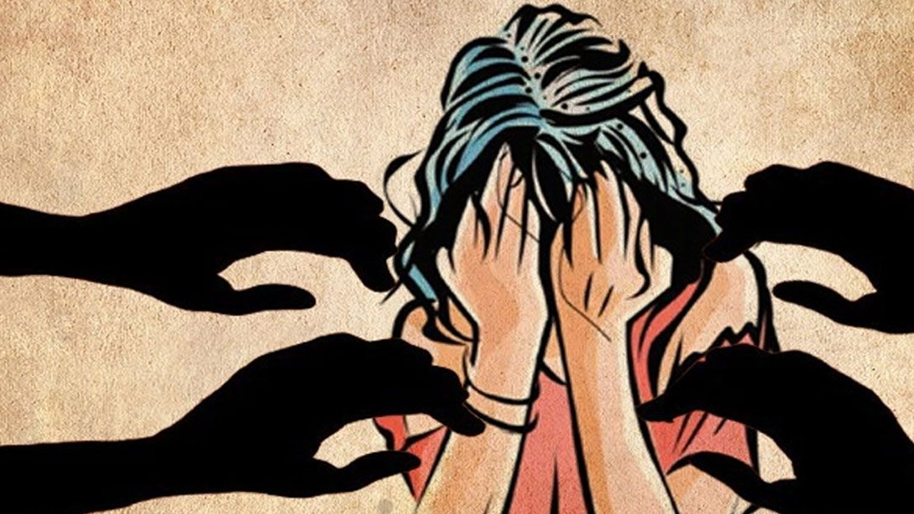 ঘুষ নিয়েও কাজ না করায় ভূমি অফিসে তুলকালাম