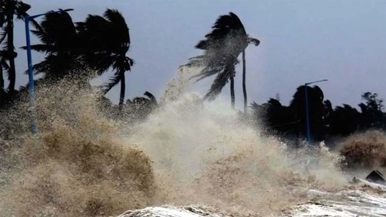 ঘূর্ণিঝড় রেমালের প্রভাবে জলোচ্ছ্বাসের আশঙ্কা রয়েছে। ছবি : সংগৃহীত