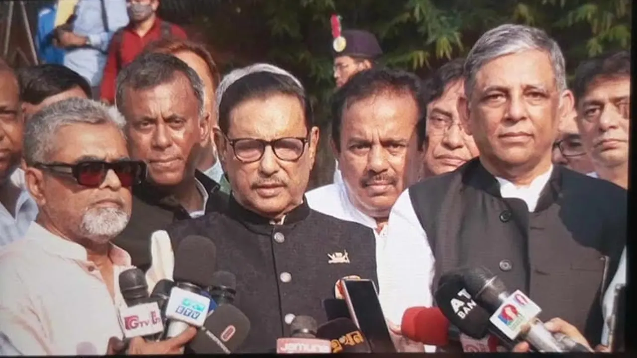 শনিবার সকালে জাতীয় কবি কাজী নজরুল ইসলামের ১২৫তম জন্মবার্ষিকী উপলক্ষে ঢাকা বিশ্ববিদ্যালয়ে কবির সমাধিতে ফুল দিয়ে শ্রদ্ধা নিবেদন শেষে সাংবাদিকদের সঙ্গে কথা বলেন ওবায়দুল কাদের। ছবি : সংগৃহীত